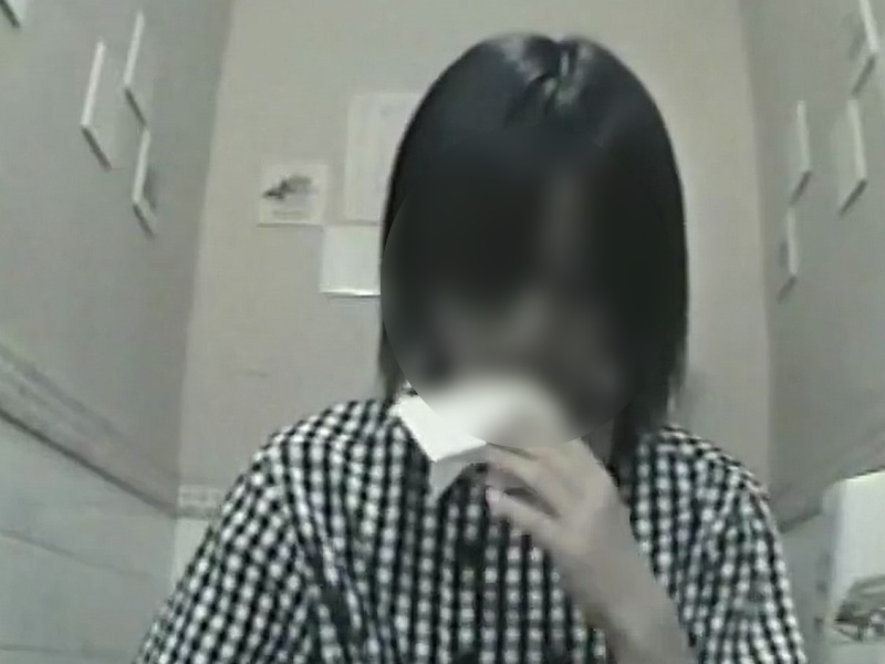 【盗撮動画】某飲食店の女子トイレ盗撮、かなり可愛い素人娘達の放尿シーンを顔出し収録
