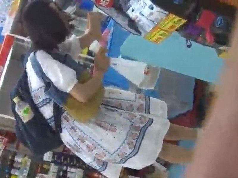 【盗撮動画】有能撮り師さん、とんでもない美少女のパンチラ動画を公開し1000万HITを達成する