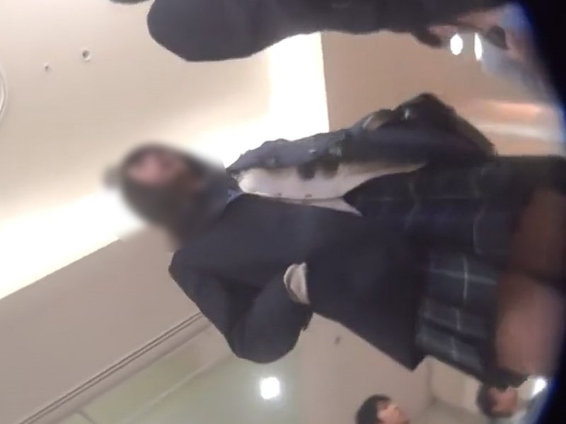 【盗撮動画】詳細不明。複数の放課後の制服娘たちのパンチラを記録した危険な映像が流出中...