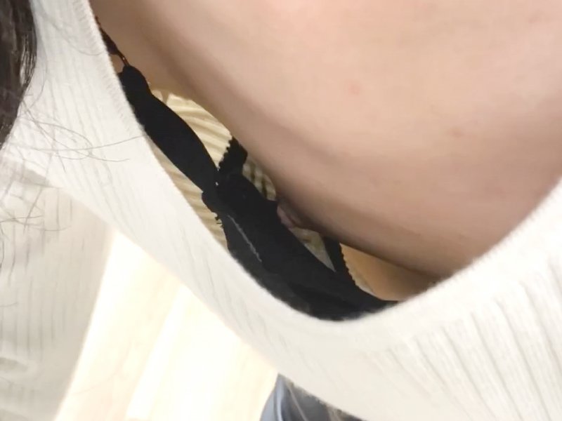[Voyeur Videos] Three consecutive clips of accidental cleavage shots featuring an A-cup woman. This is an epic episode where her lack of awareness leads to her nipples being constantly exposed.
