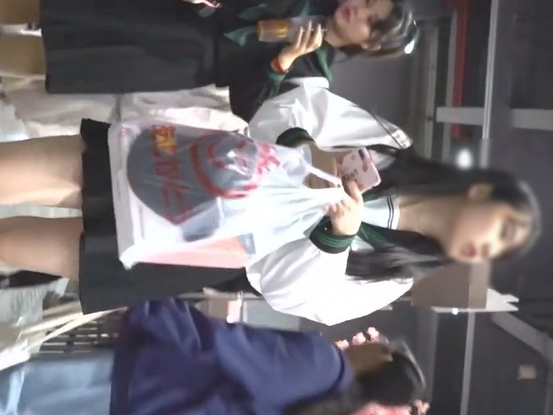 【盗撮動画】見逃し厳禁。過去最高に可愛いアイドル美少女セーラー服娘の生パンチラ撮影に成功