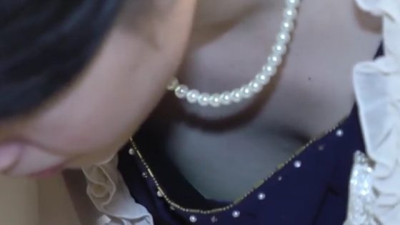 【盗撮動画】削除注意！とある結婚式場で隠し撮りされたS級美女胸チラ、ネットに公開されてしまう