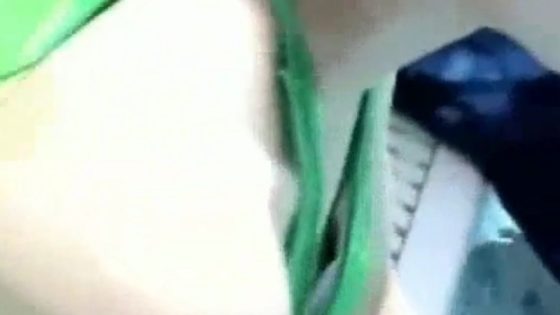 【盗撮動画】レジャープールでビキニママの乳首GET！妙に生々しい胸チラ動画が投稿されてしまう