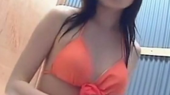 【盗撮動画】海の家の個室でこの可愛いティーン娘が全裸を隠し撮られる一部始終をご覧ください