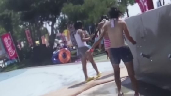 【盗撮動画】夏休み期間中のレジャープールで水着姿のティーン娘を隠し撮りしまくる変態が登場してしまう