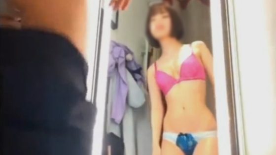 【盗撮動画】可愛さアイドル級美少女のおっぱいが丸見えになる着替え動画、流出