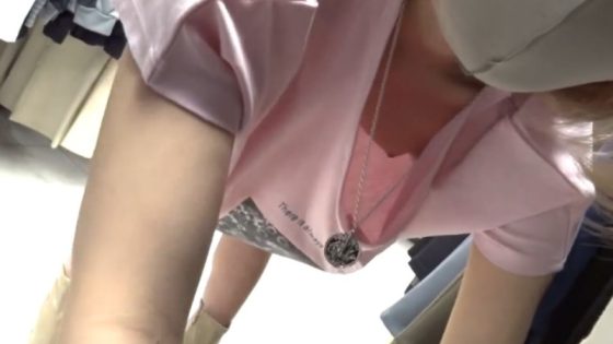 【盗撮動画】Tバックギャル店員の透けマンから前屈みで乳首見え。とんでもなくスケベな盗撮動画が発見される