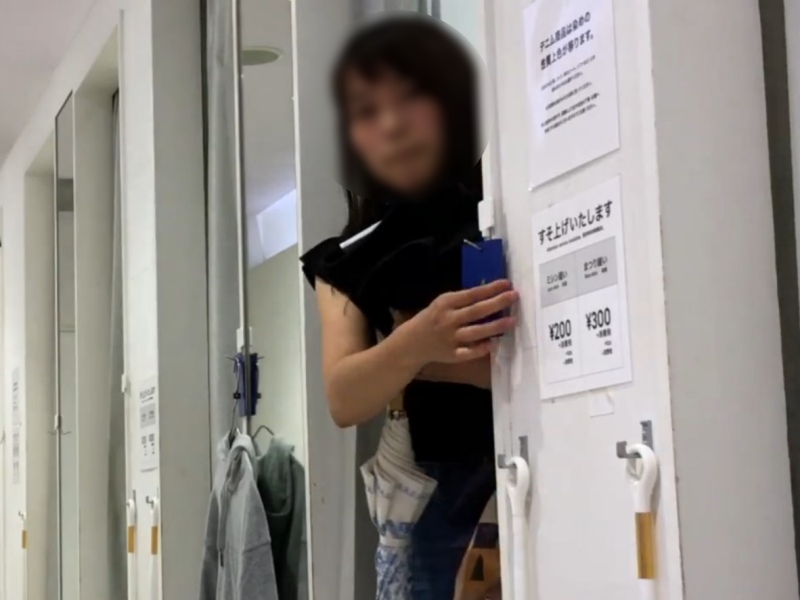 【盗撮動画】激カワ女子生徒さん、アパレル試着室で着替え盗撮被害にあった結果・・・のトップ画像