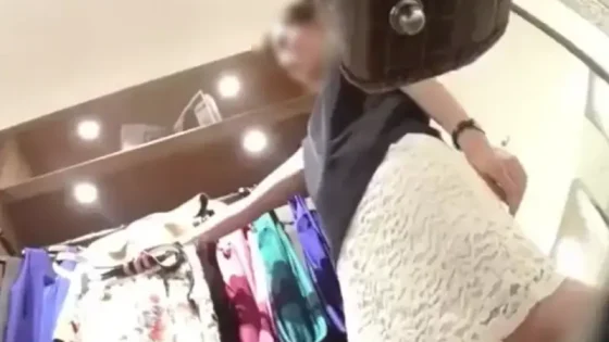 【盗撮動画】清楚系美人ショップ店員さん、客を装った撮り師にこうやってパンチラを撮られていた...